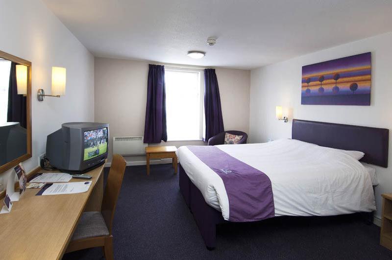 Premier Inn Milton Keynes South West Bagian luar foto